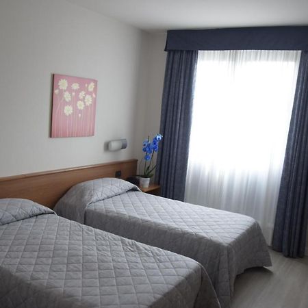 Hotel Gallia Pianezza Bagian luar foto