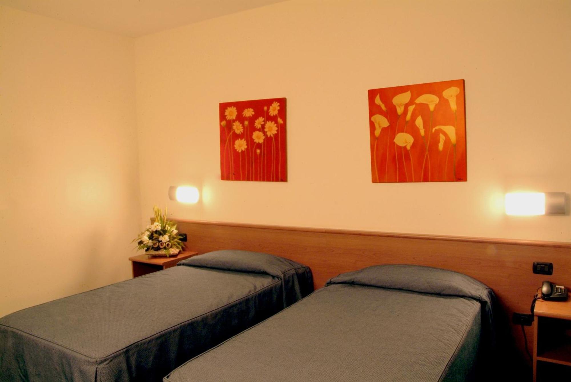 Hotel Gallia Pianezza Bagian luar foto