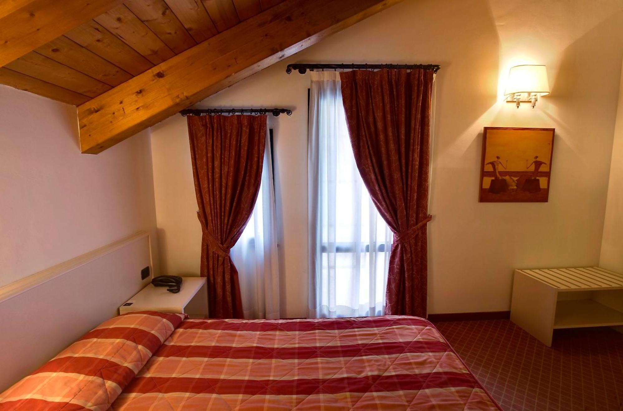 Hotel Gallia Pianezza Bagian luar foto