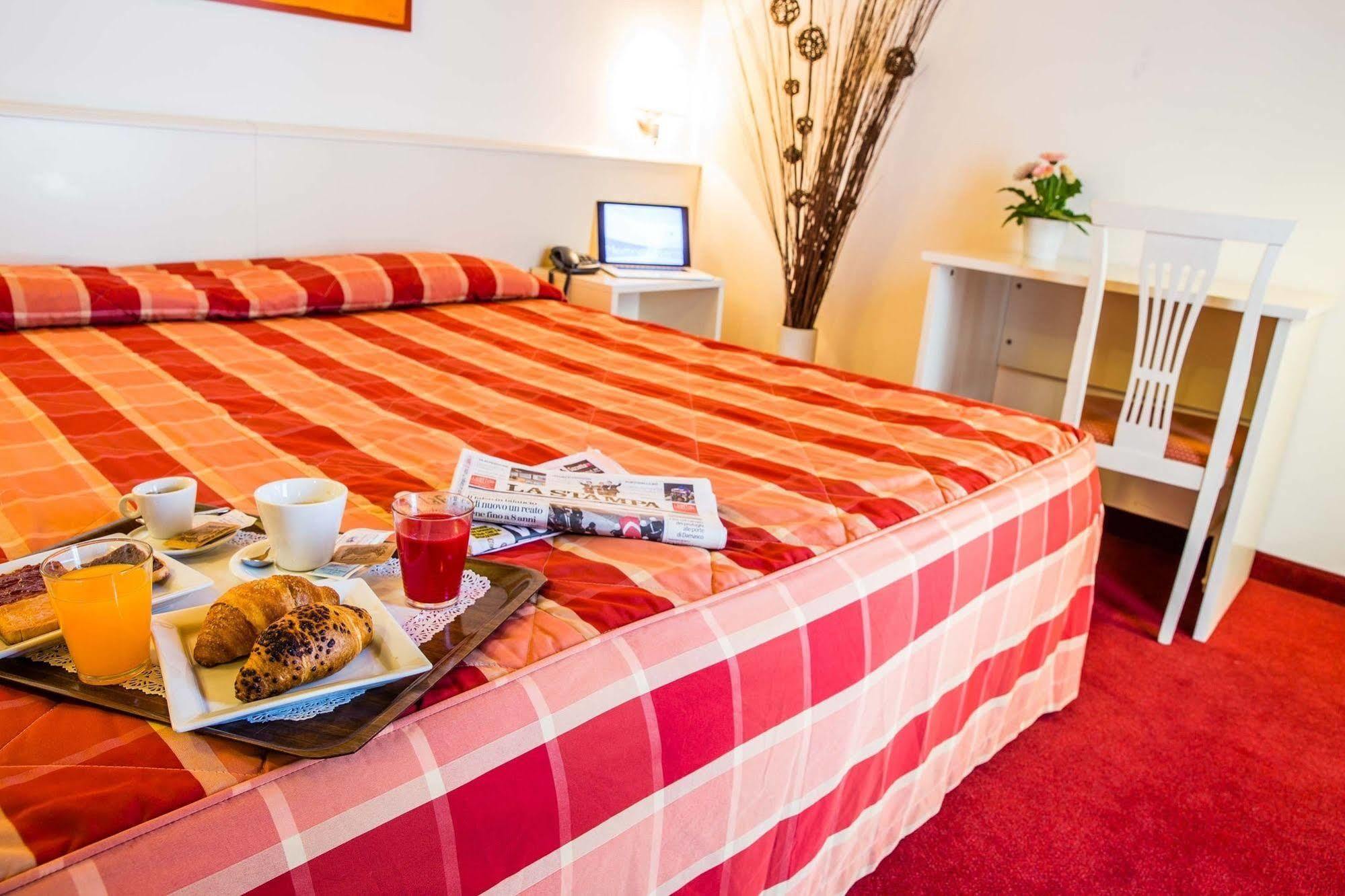 Hotel Gallia Pianezza Bagian luar foto