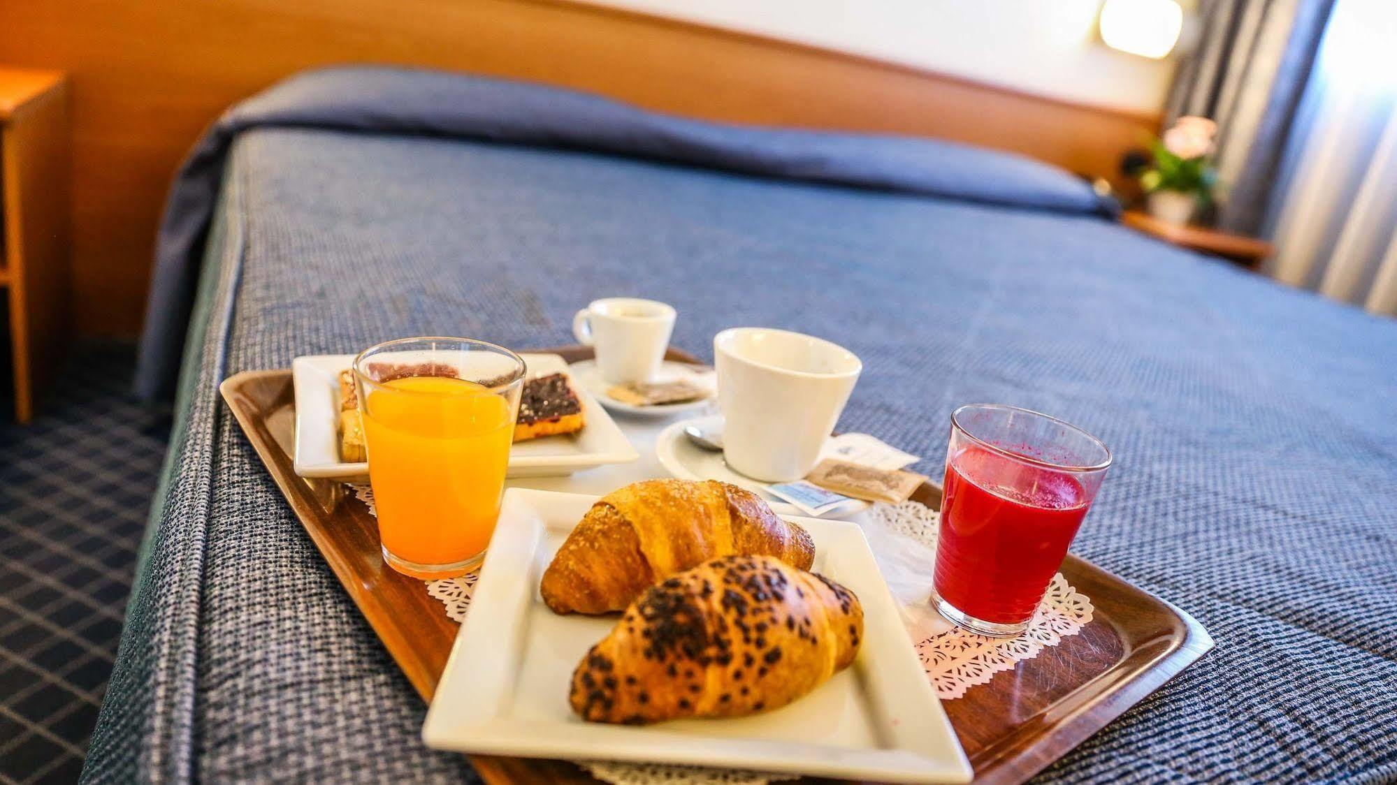 Hotel Gallia Pianezza Bagian luar foto