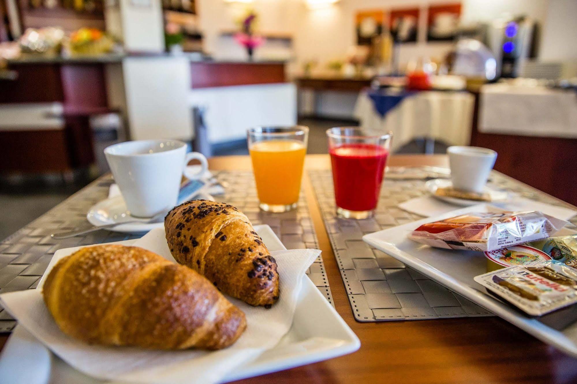 Hotel Gallia Pianezza Bagian luar foto