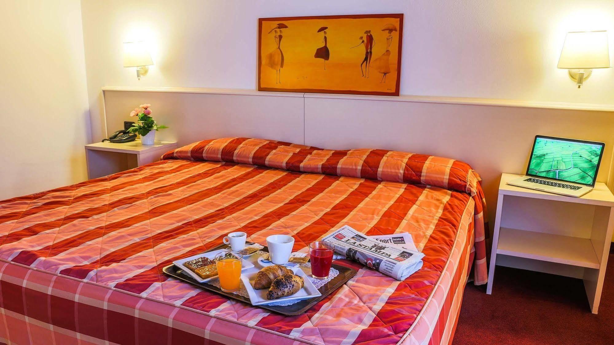 Hotel Gallia Pianezza Bagian luar foto