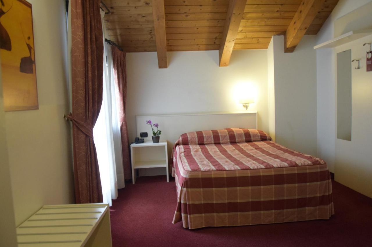 Hotel Gallia Pianezza Bagian luar foto